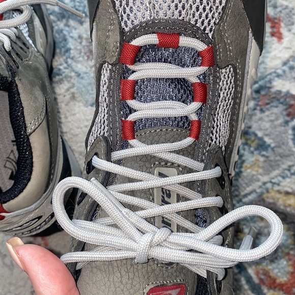 LIKE NEW Montrail Hiking Boots - Picture 9 of 9